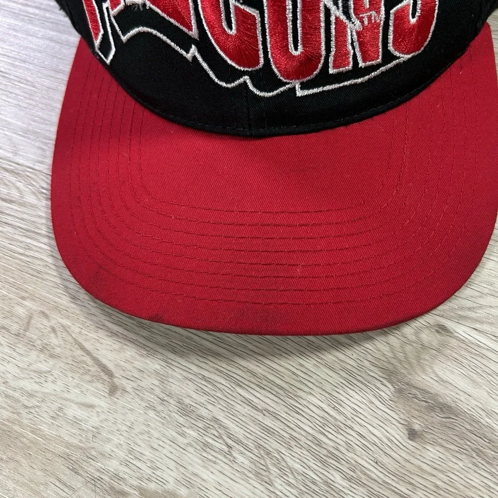 VTG Atlanta Falcons Wave Snapback Hat NFL Football Black Red Cap